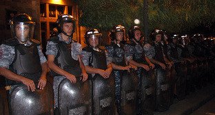 Спецслужбы задержали в Ереване 20 сдавшихся мятежников