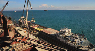 В ростовском порту бастуют моряки судна Italia