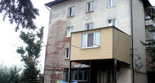 Жильцы общежития в Нальчике пожаловались на аварийное состояние здания после капремонта