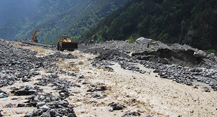 Размытая дорога на Безенги частично восстановлена