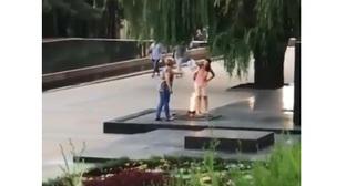 Пользователей соцсетей возмутило видео с сушкой одежды над Вечным огнем в Пятигорске
