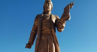Вандалы повредили памятник азербайджанскому поэту Низами в Дербенте