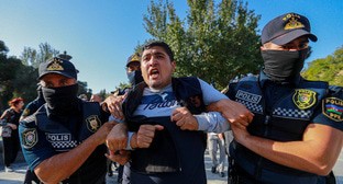 Задержание активиста в Баку. Фото Азиза Каримова для “Кавказского узла”.