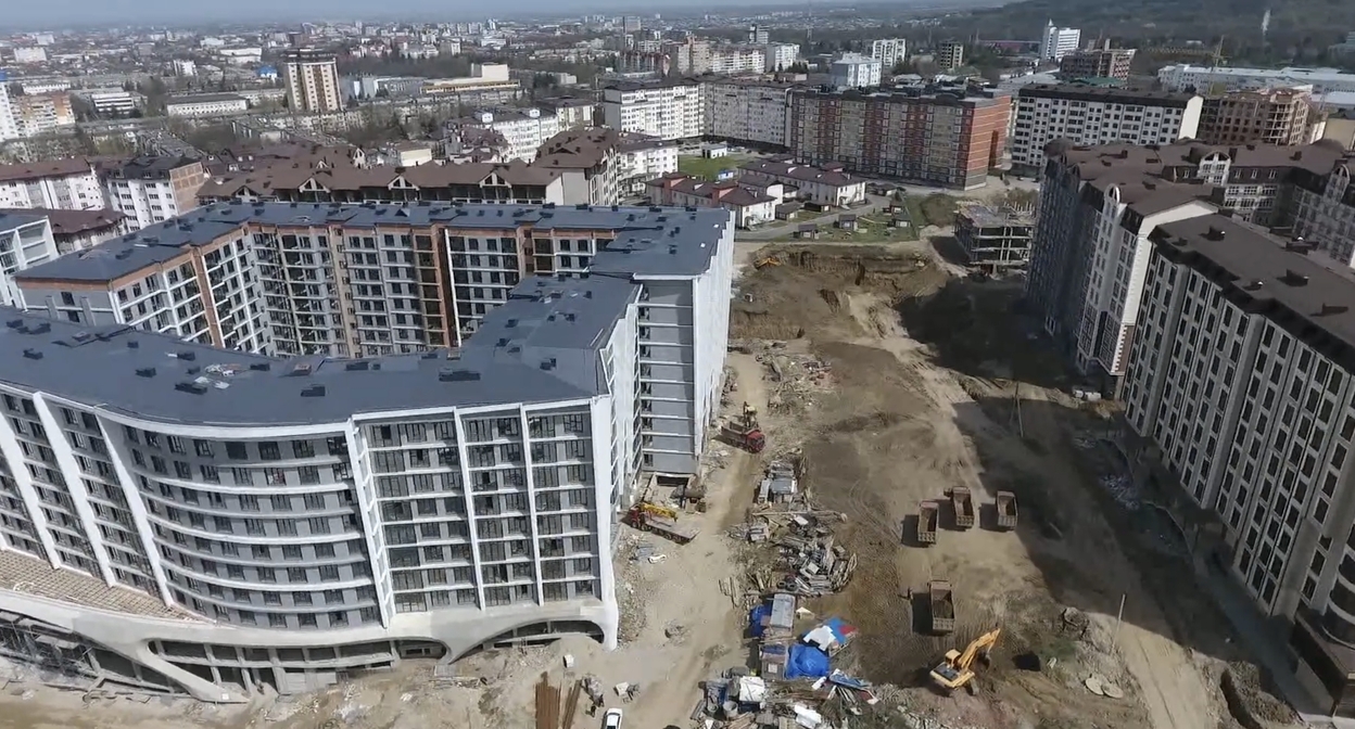 Новостройки в Нальчике. Кадр видео Александр Кравцов-Нальчик (Кабардино-Балкария) на YouTube Новостройки в Нальчике. Кадр видео Александр Кравцов-Нальчик (Кабардино-Балкария) на YouTube