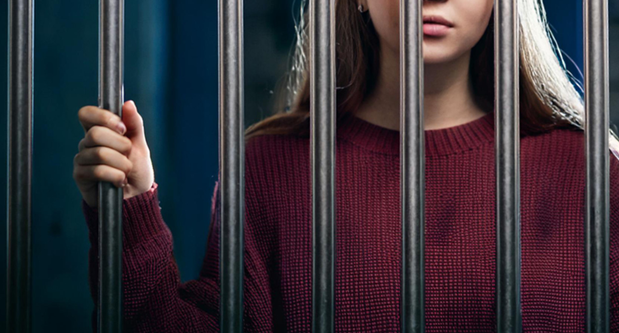 Девушка в СИЗО. Иллюстрация создана «Кавказским узлом» с помощью ИИ в программе Copilot Девушка в СИЗО. Иллюстрация создана «Кавказским узлом» с помощью ИИ в программе Copilot