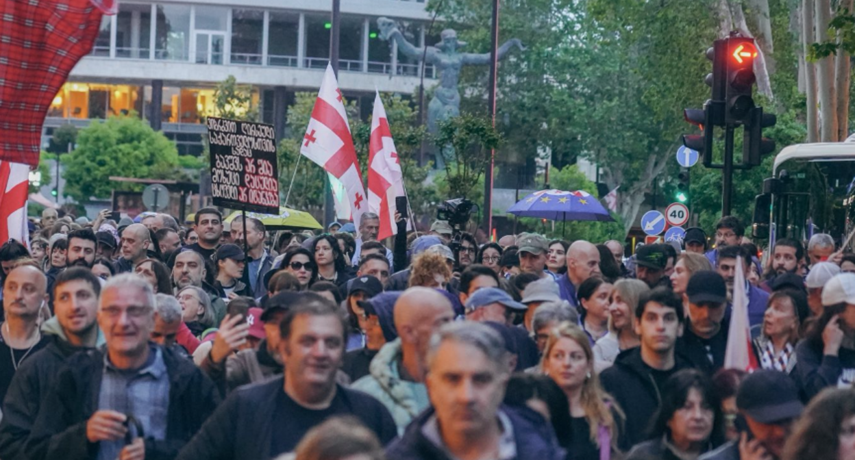 Участники шествия 23 мая. Скриншот фото Mo Se, https://www.facebook.com/photo/?fbid=4317603431887729&set=pcb.4317604495220956 Участники шествия 23 мая. Скриншот фото Mo Se, https://www.facebook.com/photo/?fbid=4317603431887729&set=pcb.4317604495220956