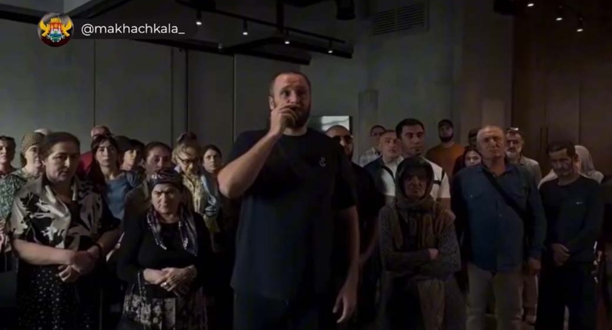 Дольщики "АР Групп" записывают видеообращение к Путину. Кадр из видео https://www.instagram.com/p/DbWErwsgfhK (деятельность компании Meta (владеет Facebook, Instagram и WhatsApp) запрещена в России) Дольщики "АР Групп" записывают видеообращение к Путину. Кадр из видео https://www.instagram.com/p/DbWErwsgfhK (деятельность компании Meta (владеет Facebook, Instagram и WhatsApp) запрещена в России)