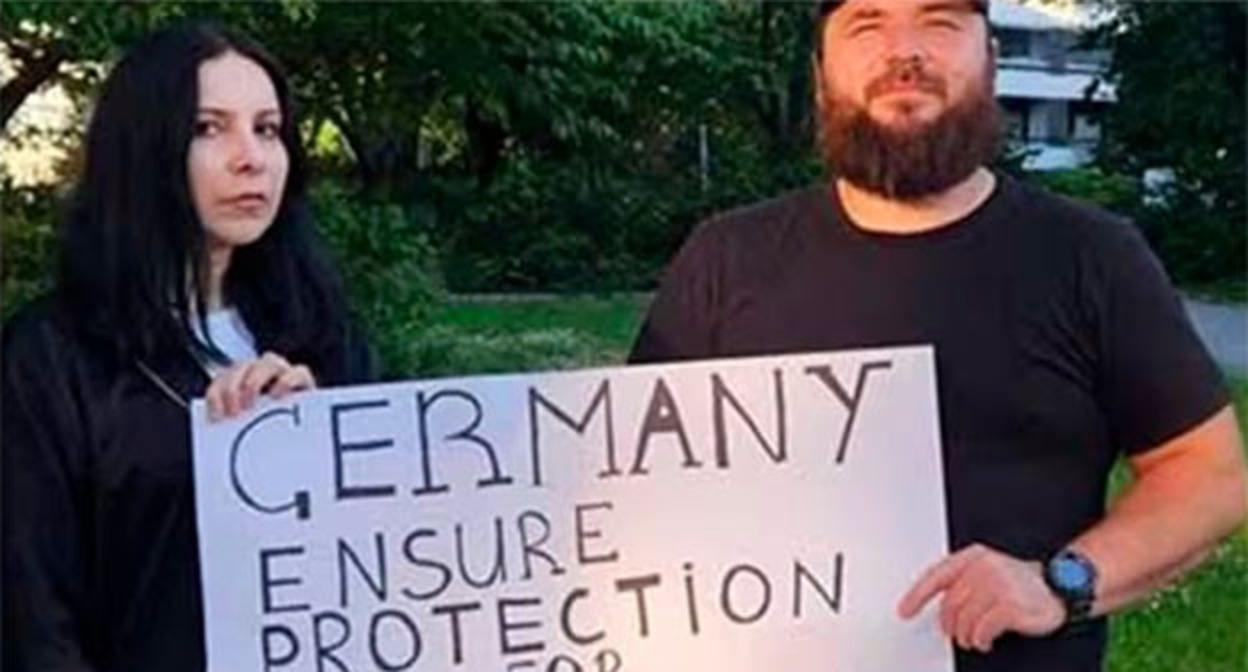 Участники акций в трех странах Европы выступили против высылки уроженца Чечни в Россию. Фото https://www.facebook.com принадлежит компании Meta деятельность которойи запрещена в России Участники акций в трех странах Европы выступили против высылки уроженца Чечни в Россию. Фото https://www.facebook.com принадлежит компании Meta деятельность которойи запрещена в России