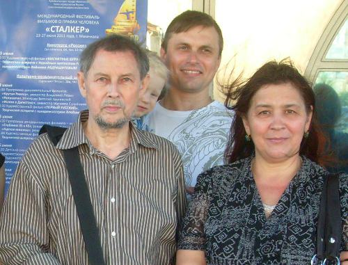 Кинорежиссер Усман Сапаров (слева) на кинофестивале "Сталкер", прошедшем в Махачкале 23-27 июня 2011 г. Фото Дианы Серегиной