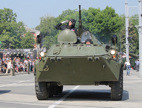 Демонстрация военной техники на параде Победы в Краснодаре. 9 мая 2012 г. Фото Андрея Кошика для "Кавказского узла"