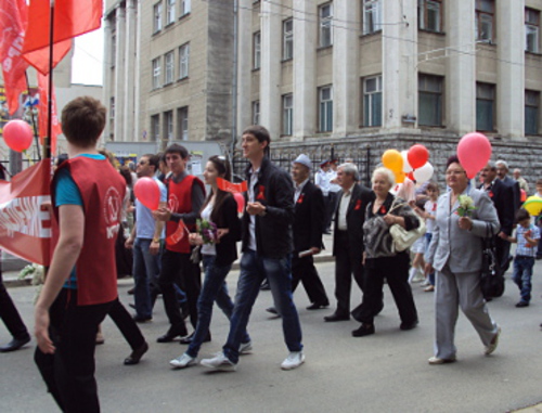 Участники первомайской демонстрации. Владикавказ, 1 мая 2012 г. Фото Эммы Марзоевой для "Кавказского узла"