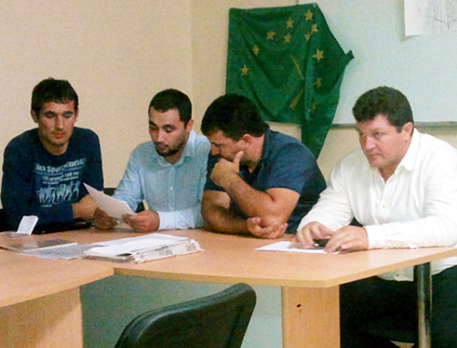 Участники встречи абазинской и черкесской молодежи, Черкесск, 14 сентября 2012 г. Фото Аси Капаевой для "Кавказского узла"