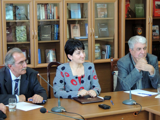 Слева на право: Аликрам Тумматов, Мануш Минасян, Гарник Асатрян.