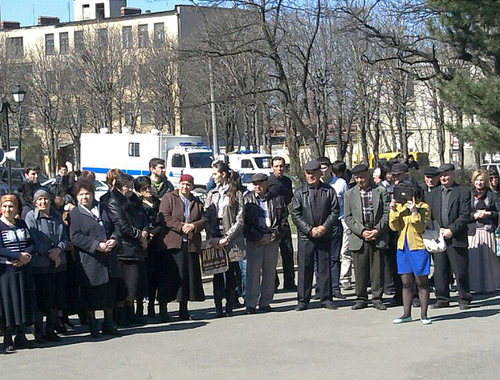 Митинг против ареста Анатолия Колхидова. Владикавказ, 23 марта 2014 г. Фото Лауры Колхидовой для "Кавказского узла"