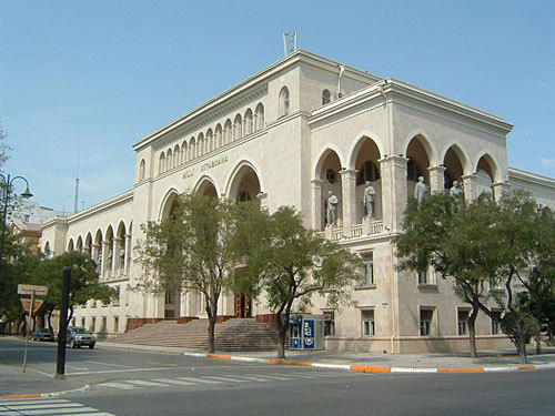 Азербайджан, Баку. Национальная библиотека. Фото с сайта http://en.wikipedia.org