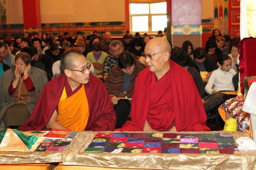 В хуруле "Золотая обитель Будды Шакьямуни" в Элисте во время празднования Цаган сар, 12-14 февраля 2010 года.
Фото:  khurul.ru