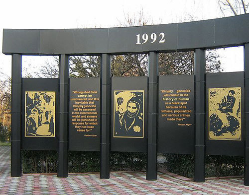 Азербайджан, Ленкорань. Фрагмент «Мемориала жертвам Ходжалинского геноцида». Фото с сайта http://ru.wikipedia.org