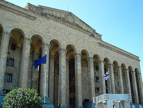 Тбилиси, здание парламента Грузии. Фото с сайта http://ru.wikipedia.org