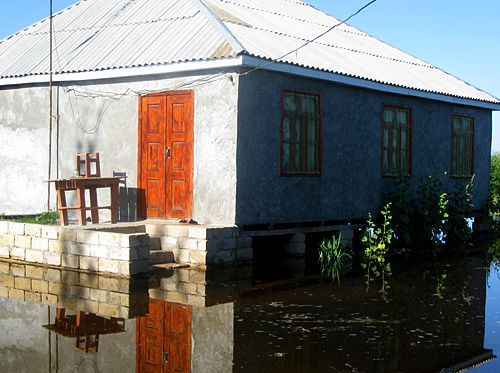 Последствия наводнения в селе Мусалы Саатлинского района Азербайджана. 5 июня 2010 года. Фото "Кавказского Узла"