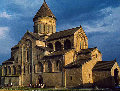 Светицховели - кафедральный патриарший храм Грузинской православной церкви в Мцхете. Фото с сайта http://ru.wikipedia.org