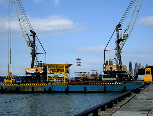 Строительство порта "Сочи Имеретинский". Имеретинская низменность, апрель 2010 года. Фото "Кавказского узла"