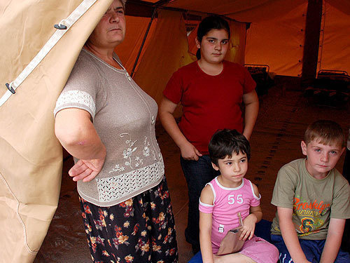 Беженцы из Южной Осетии в г. Гори. Сентябрь 2008 г. Фото: Интерпрессньюс