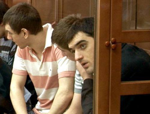 Аслан Черкесов (справа) на скамье подсудимых в Мосгорсуде. 2011 г. Фото: www.mos-gorsud.ru