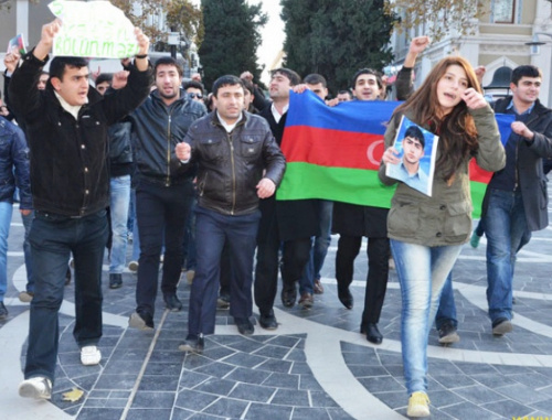Баку, Азербайджан, 3 декабря 2011 г. Акция протеста молодежи против небоевых потерь в армии. Фото: www.irfs.az