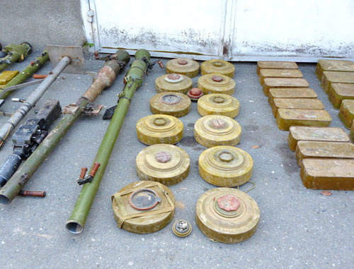 Оружие и боеприпасы, найденные во время обыска. Фото СГБ Абхазии
