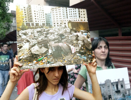 Шествие в защиту исторических памятников, организованное Союзом общественных организаций ''Save Yerevan''. Ереван, 14 июня 2012 г. Фото Армине Мартиросян для "Кавказского узла"