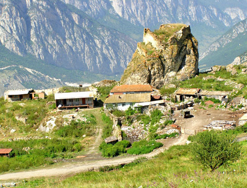 Село Цамад в Унальском сельском поселении Алагирского района. Северная Осетия. Фото http://ru.wikipedia.org