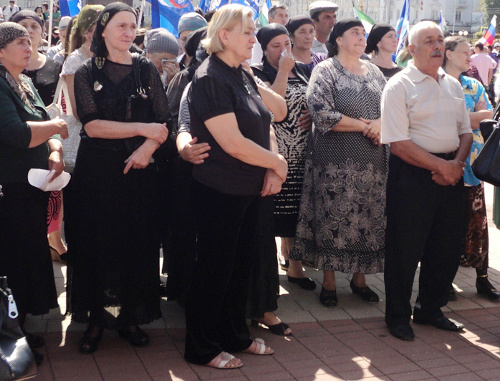 Участники антитеррористического митинга в Нальчике 7 сентября 2012 г. Фото Людмилы Маратовой для "Кавказского узла"
