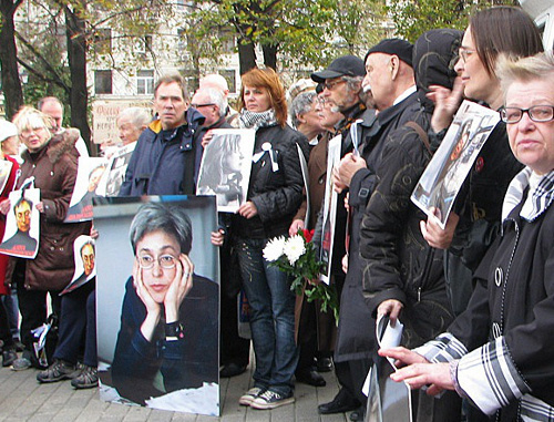 Пикет памяти Анны Политковской в Новопушкинском сквере. Москва, 7 октября 2012 г. Фото Веры Васильевой, http://hro.org