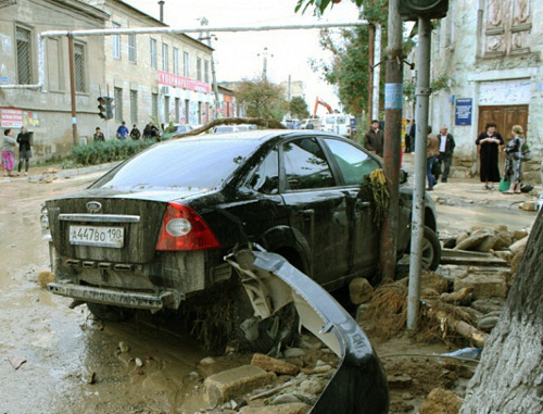 Последствия наводнения в Дербенте, Дагестан, 10 октября 2012 г. Фото пресс-службы администрации городского округа "город Дербент", http://www.derbent.ru