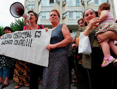 Акция протеста беженцев из Абхазии. Тбилиси, июль 2010 г. Фото: Александр Имедашвили, NEWSGEORGIA