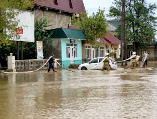 Последствия наводнения в Дербенте. Дагестан, 10 октября 2012 г. Фото: пресс-службы ГУ МЧС по Республике Дагестан, 
http://www.05.mchs.gov.ru
