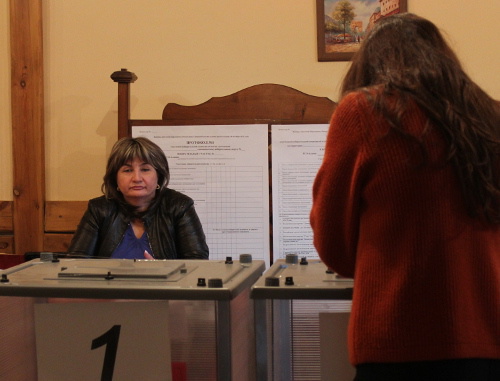 Северная Осетия, Владикавказ, 14 октября 2012 г. Голосование на участке №313. Фото Эммы Марзоевой для "Кавказского узла"
