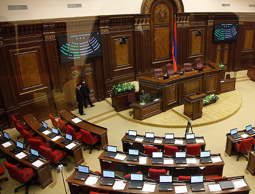 Зал заседаний Национального собрания Армении в день созыва внеочередной сессии 21 ноября 2012 г. Фото: © PanARMENIAN Photo / Tigran Mehrabyan
