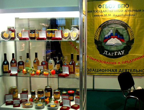 Продукция Дагестанского аграрного университета, представленная на выставке "ПЕТЕРФУД - 2012". Фото http://www.riadagestan.ru/
