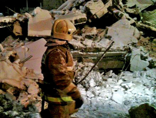 Строящееся трехэтажное здание обрушилось в Таганроге. Ростовская область, 13 декабря 2012 г. Фото: ЮРЦ МЧС РФ, http://www.mchs.ru