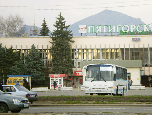 Пятигорск, площадь перед железнодорожным вокзалом. Ноябрь 2012 г. Фото Татьяны Мочаловой для "Кавказского узла"