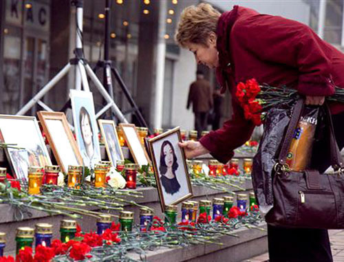 На траурном митинге в 9-ю годовщину трагедии Норд-Оста. Москва, 26 октября 2011 г. Фото: Yuri Timofeyev (RFE/RL)