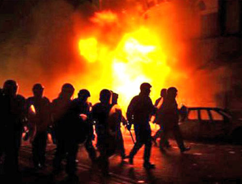 Пожар, возникший в результате беспорядков в Исмаиллы. Азербайджан, 24 января 2013 г. Фото: http://www.1news.az