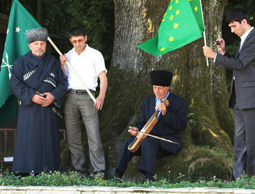 Участники расширенного заседания МЧА в Сочи. 2011 г. Фото Анзора Нибо, http://adygi.ru