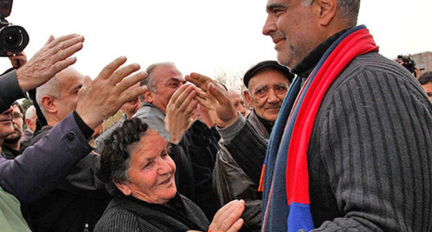 Митинг лидера партии «Наследие» Раффи Ованнисяна на площади Свободы. Ереван, 15 марта 2013 г. Фото © PanARMENIAN Photo/Tigran Mehrabyan