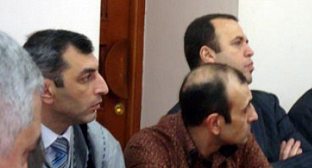Армения, Ереван, март 2013 г. Судебное заседание по делу о махинациях с Пенсионным фондом. Слева на заднем плане - Вазген Хачикян. http://www.pastinfo.am