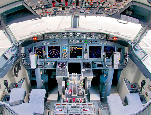 Кабина самолета Боинг -737. Фото Alex Beltyukov, http://ru.wikipedia.org/