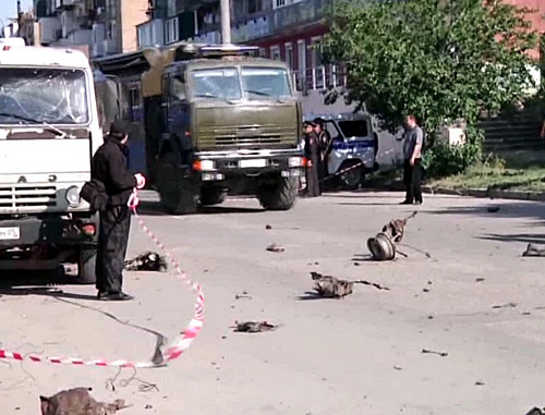 На месте двойного теракта в Махачкале 20 мая 2013 г. Кадр видеосъемки пресс-службы МВД Дагестана, 05.mvd.ru