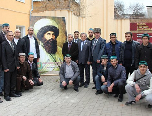 Участники торжественных мероприятий в связи с открытием историко-мемориальной комнаты имама Шамиля в Калуге. 27 апреля 2013 г. Фото Фериды Ибрагимовой
