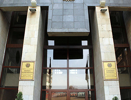 Вход в здание Кассационного суда Армении, Ереван. Фото: http://www.1in.am